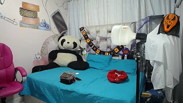 EMMA SWEETT1 online show from October 30, 1:09 pm