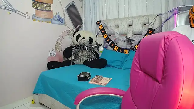 EMMA SWEETT1 online show from November 1, 5:40 pm