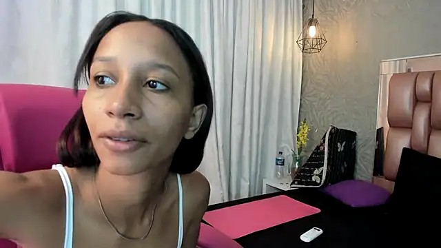 EMMA SWEETT1 online show from November 27, 6:30 pm