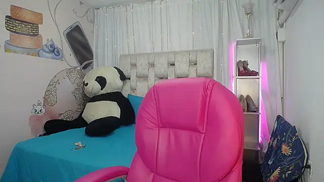 EMMA SWEETT1 online show from November 12, 12:31 pm