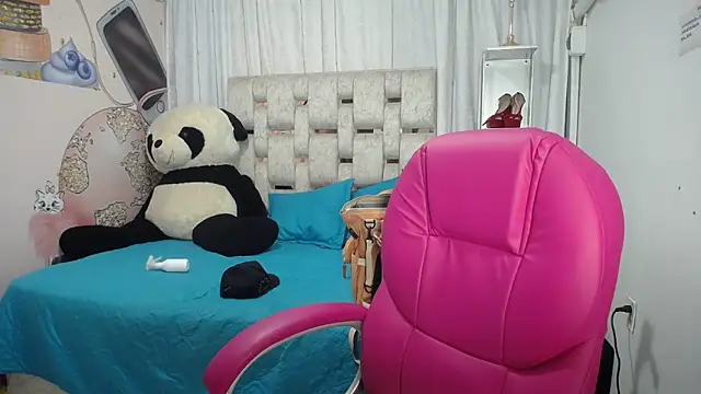 EMMA SWEETT1 online show from November 17, 12:42 pm