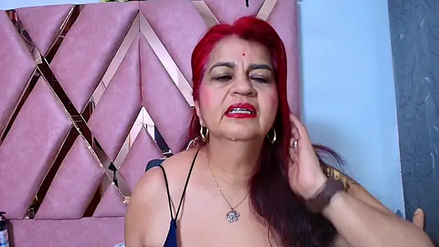 Snapshot of RoxetteMature chatting on July 13, 12:15 pm RoxetteMature online show from July 13, 12:15 pm