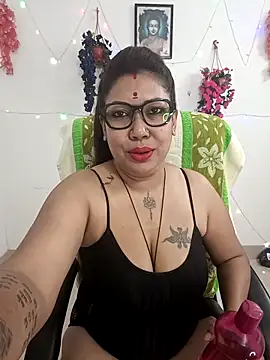 YOUR LOVELY-40 online show from February 13, 8:09 pm