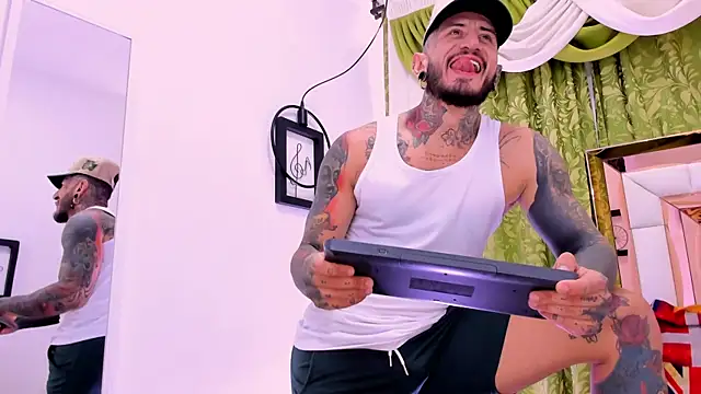 Snapshot of dilan_scootk_ chatting on November 25, 7:36 pm dilan scootk online show from November 25, 7:36 pm