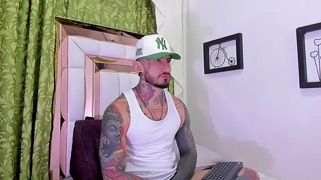 Snapshot of dilan_scootk_ chatting on October 24, 7:46 pm dilan scootk online show from October 24, 7:46 pm