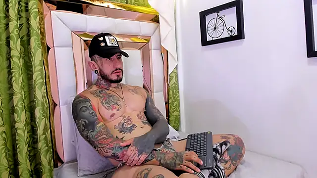 Snapshot of dilan_scootk_ chatting on October 27, 7:37 pm dilan scootk online show from October 27, 7:37 pm