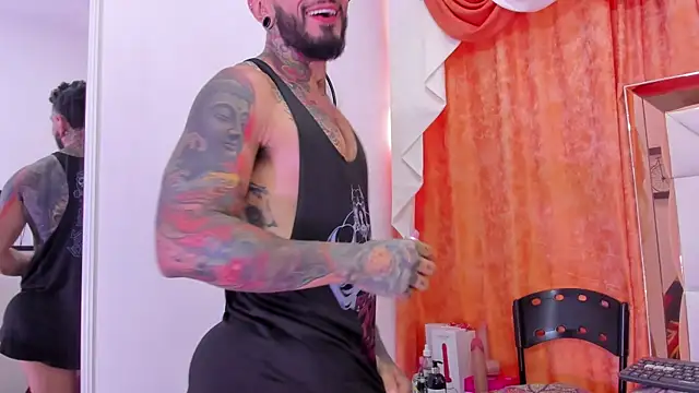 dilan scootk  online show from April 14, 7:30 pm