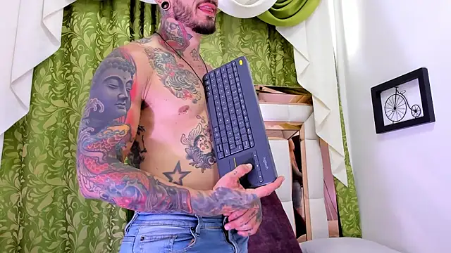 Snapshot of dilan_scootk_ chatting on October 22, 7:24 pm dilan scootk online show from October 22, 7:24 pm