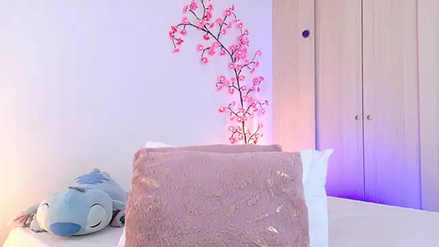 VictoriaRoss1 online show from April 16, 9:39 pm