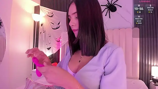 KatDreams  online show from October 11, 4:02 am