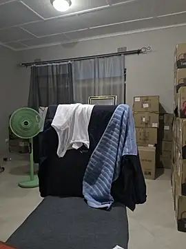 kisstoyousoon2024 online show from December 19, 5:26 pm