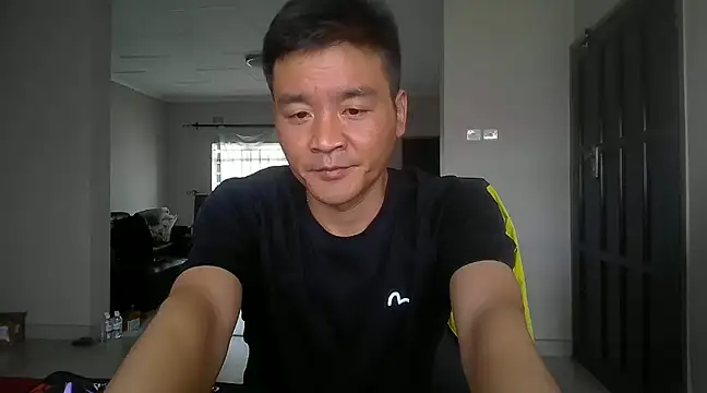 kisstoyousoon2024 online show from January 2, 1:51 pm