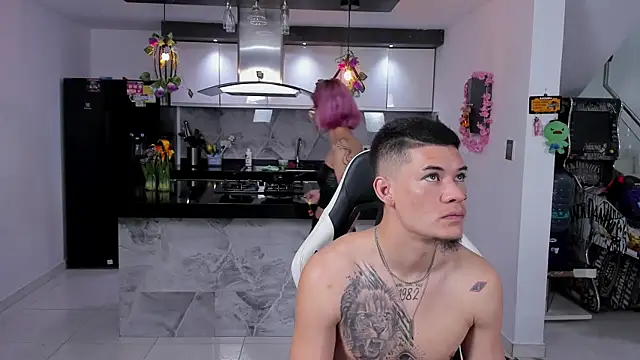 Snapshot of vicky_wendy_hot_sexx chatting on July 12, 5:41 am vicky wendy hot sexx online show from July 12, 5:41 am