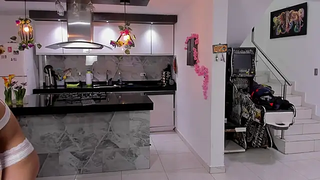 vicky wendy hot sexx online show from April 12, 5:33 am