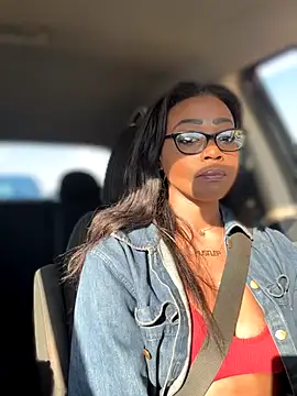 Snapshot of Blazerina chatting on November 7, 8:13 pm Blazerina online show from November 7, 8:13 pm