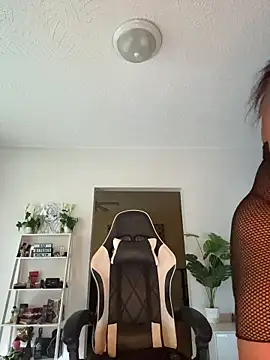 Snapshot of Blazerina chatting on November 23, 7:57 pm Blazerina online show from November 23, 7:57 pm