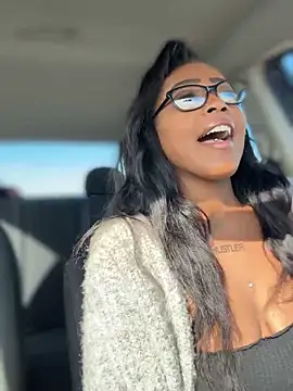 Snapshot of Blazerina chatting on October 24, 7:02 pm Blazerina online show from October 24, 7:02 pm