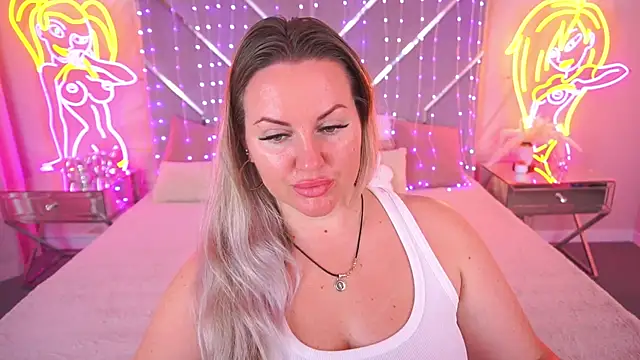 KiraCandyS online show from May 18, 8:02 pm