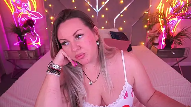 KiraCandyS online show from April 16, 9:39 pm