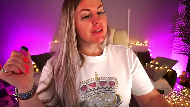 KiraCandyS online show from May 13, 10:39 pm