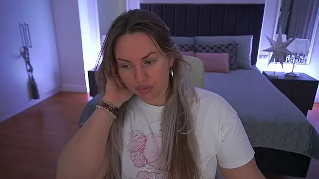 KiraCandyS online show from April 5, 8:04 pm