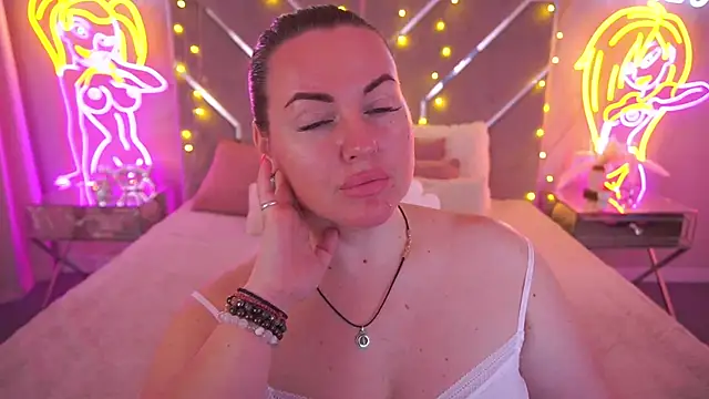 KiraCandyS online show from May 10, 8:00 pm