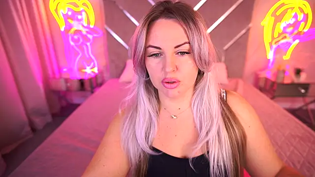 KiraCandyS online show from November 7, 12:15 am