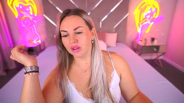 KiraCandyS online show from November 10, 10:04 pm