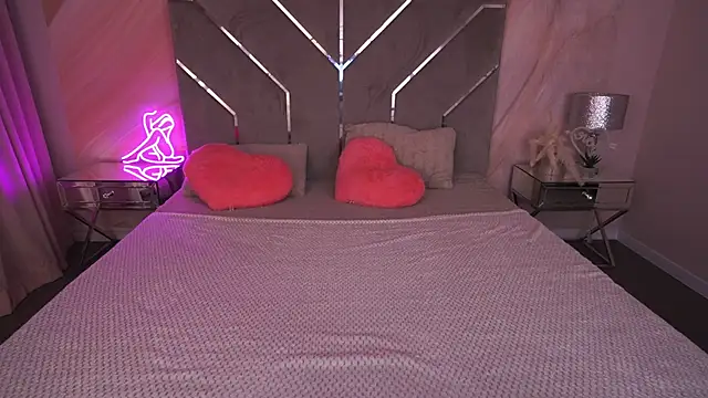 KiraCandyS online show from March 18, 9:10 pm