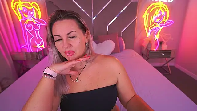 KiraCandyS online show from November 24, 9:15 pm