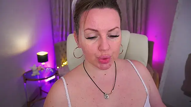 KiraCandyS online show from April 21, 8:26 pm