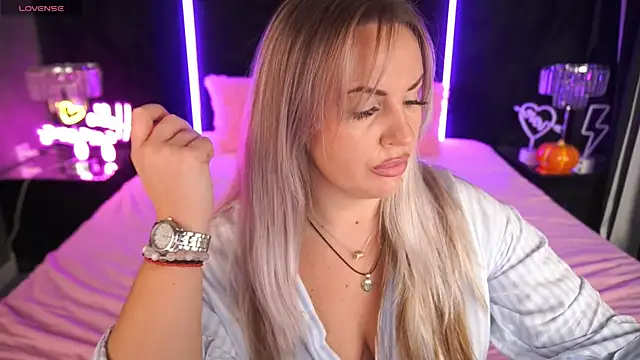 KiraCandyS online show from November 18, 10:02 pm