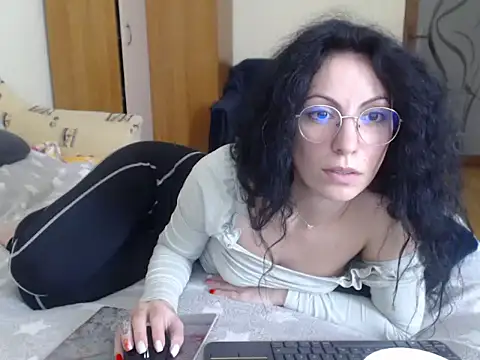 Snapshot of Emmatoo chatting on February 27, 12:38 pm Emmatoo online show from February 27, 12:38 pm