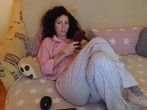 Snapshot of Emmatoo chatting on February 5, 5:20 pm Emmatoo online show from February 5, 5:20 pm