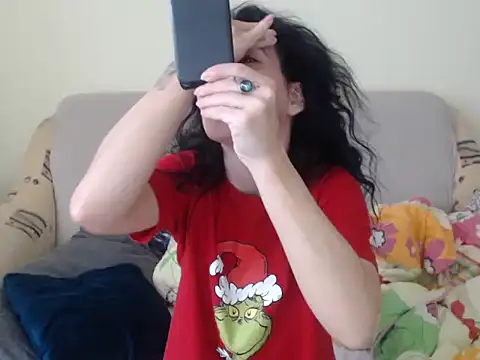 Snapshot of Emmatoo chatting on February 20, 7:43 am Emmatoo online show from February 20, 7:43 am