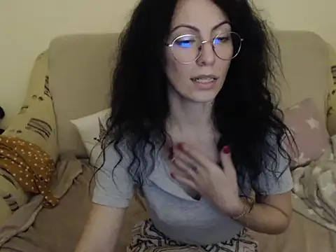 Snapshot of Emmatoo chatting on February 15, 9:58 pm Emmatoo online show from February 15, 9:58 pm