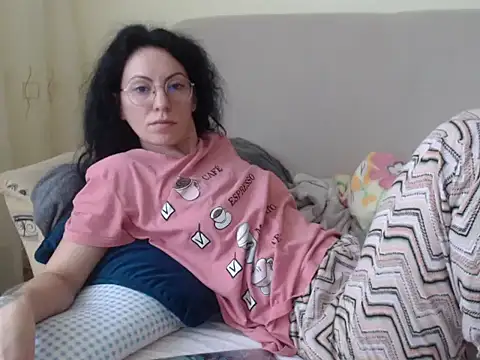 Snapshot of Emmatoo chatting on February 24, 7:42 am Emmatoo online show from February 24, 7:42 am