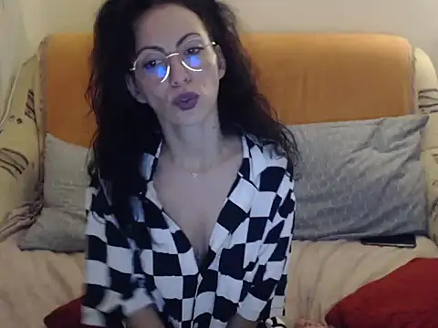 Emmatoo online show from October 31, 10:38 pm