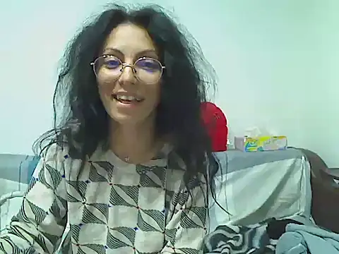 Emmatoo online show from April 8, 9:05 pm