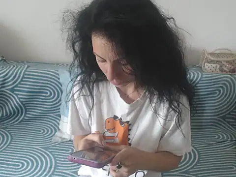 Snapshot of Emmatoo chatting on May 20, 11:40 am Emmatoo online show from May 20, 11:40 am