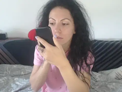 Snapshot of Emmatoo chatting on May 29, 6:41 am Emmatoo online show from May 29, 6:41 am