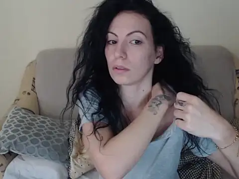 Snapshot of Emmatoo chatting on February 12, 10:15 am Emmatoo online show from February 12, 10:15 am