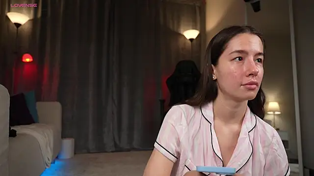 Snapshot of Amely_Young chatting on October 5, 2:13 am Amely Young online show from October 5, 2:13 am