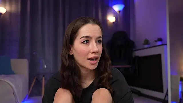 Amely Young online show from March 25, 2:01 am