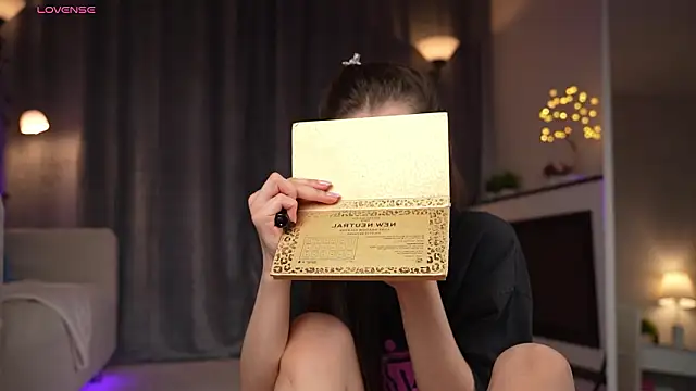 Amely Young online show from February 19, 1:46 am