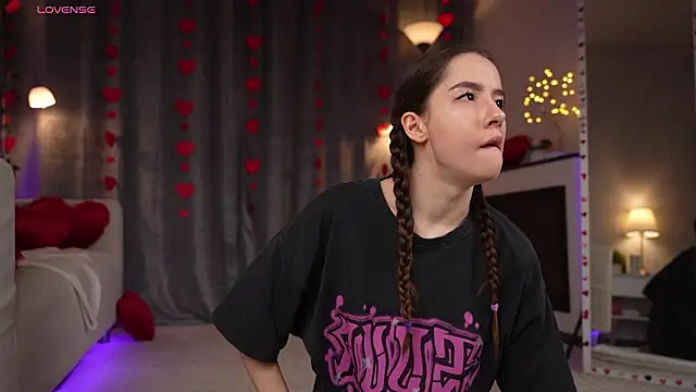 Amely Young online show from February 14, 2:01 am