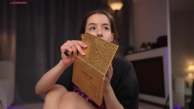 Amely Young online show from February 26, 4:34 am