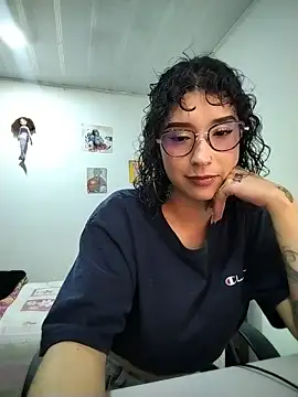 Snapshot of Cinthya-Gomez6 chatting on June 23, 7:01 pm Cinthya-Gomez6 online show from June 23, 7:01 pm
