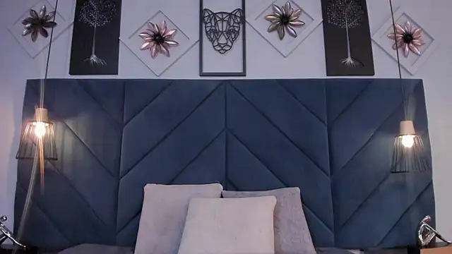 solandis cutee online show from December 6, 6:11 pm