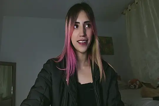 Snapshot of linnie_ chatting on March 7, 10:46 am linnie online show from March 7, 10:46 am